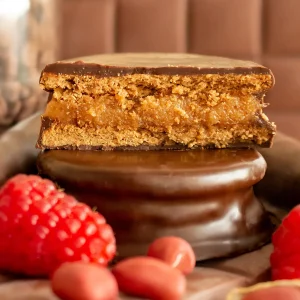 Caja Alfajor Artesanal Mantequilla de Maní y Frambuesa